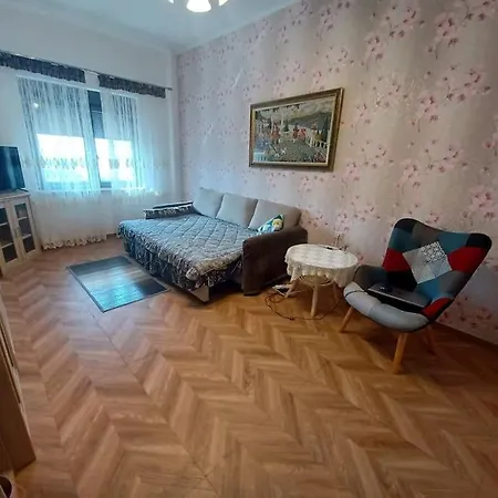 Kristy's House With Garden Tatil Evi Hanya