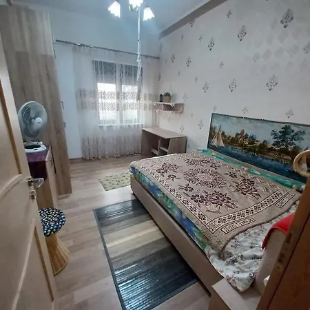 Kristy's House With Garden * Hanya