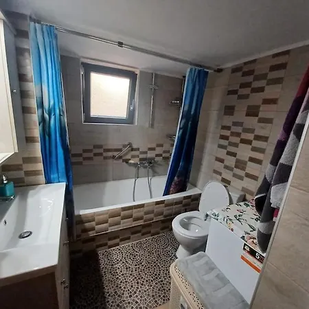 度假居 Kristy's House With Garden 干尼亞