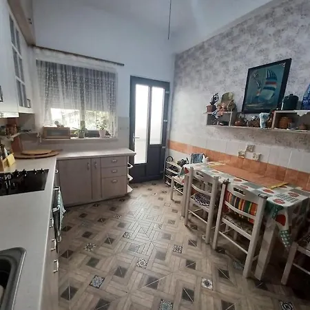 Kristy's House With Garden * La Canea