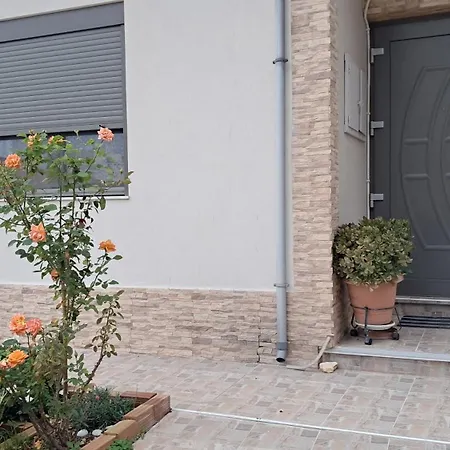 度假居 Kristy's House With Garden