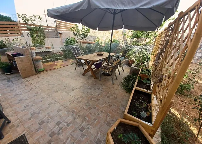 펜션 Kristy's House With Garden 하니아